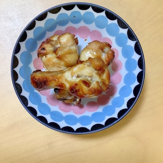 漬け込んでグリルで焼くだけ　手羽元のローストチキン